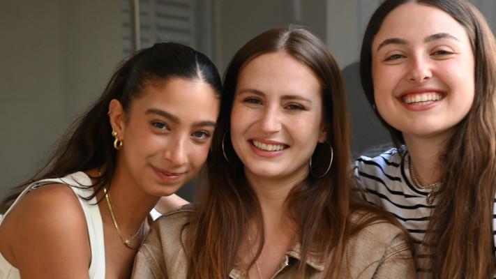 ניצולות המיגונית