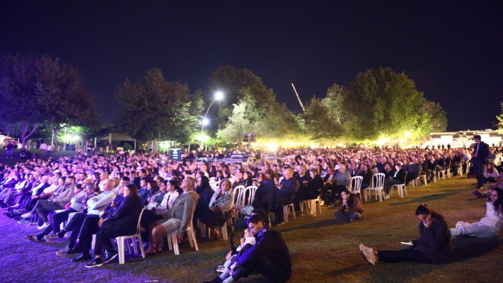 אלפים הגיעו, עצרת זיכרון בגבעתיים (צילום: דוברות העירייה)