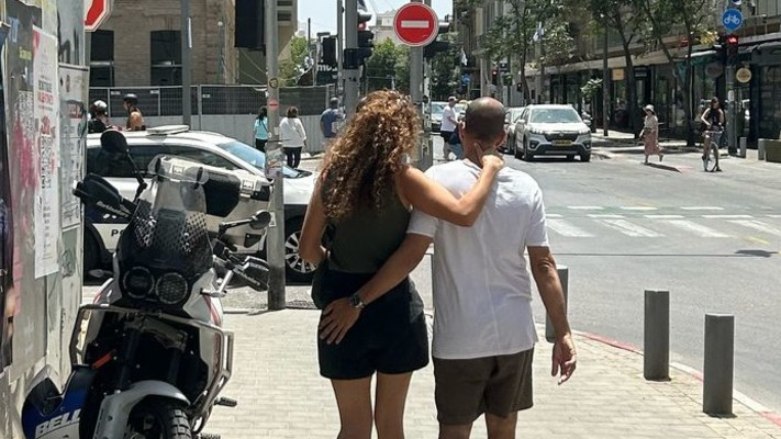 איילה מינקר מחובקת עם בן הזוג החדש (צילום: מערכת TMI)
