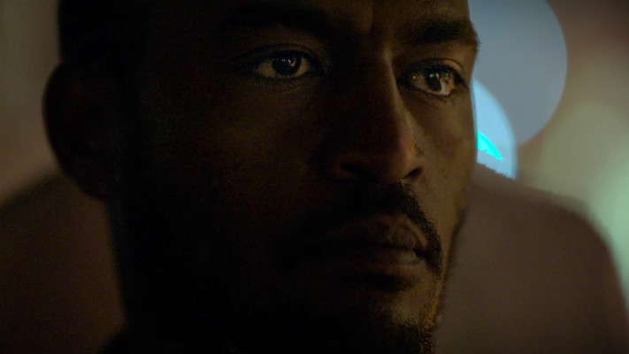 מתחת לצל של השמש