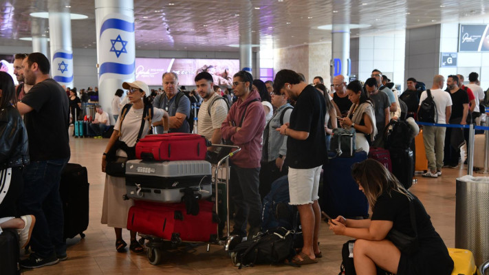 נוסעים תקועים בנתב''ג (צילום: אבשלום ששוני)