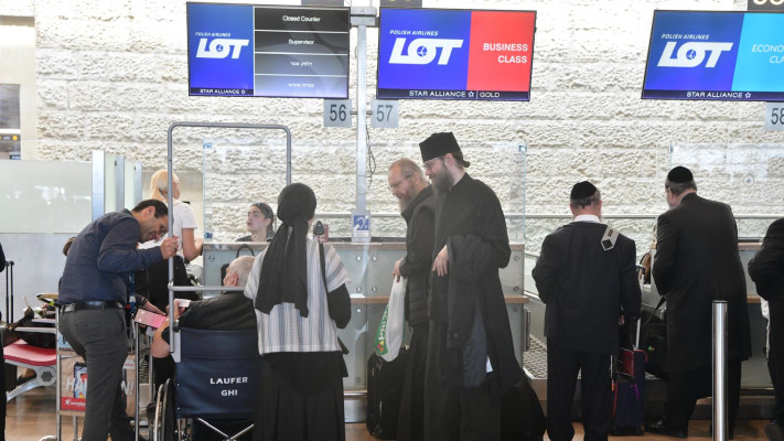 נוסעים תקועים בנתב''ג (צילום: אבשלום ששוני)