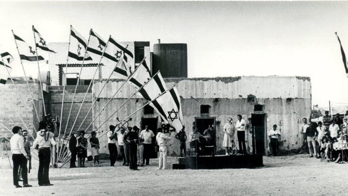 גולדה מאיר וראש העיר אשר אזר באום רשרש 1973 (צילום: לע''מ)