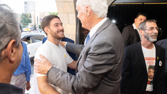 מייק אוונס ועומר שם טוב (צילום: דודי סעד)
