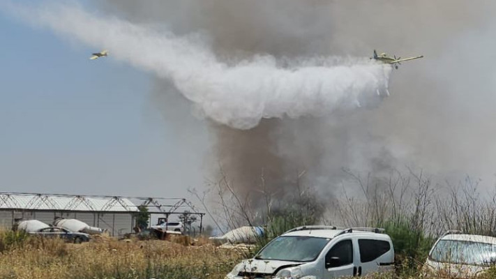 שריפה סמוך לנצרת (צילום: דוברות כב''ה צפון)