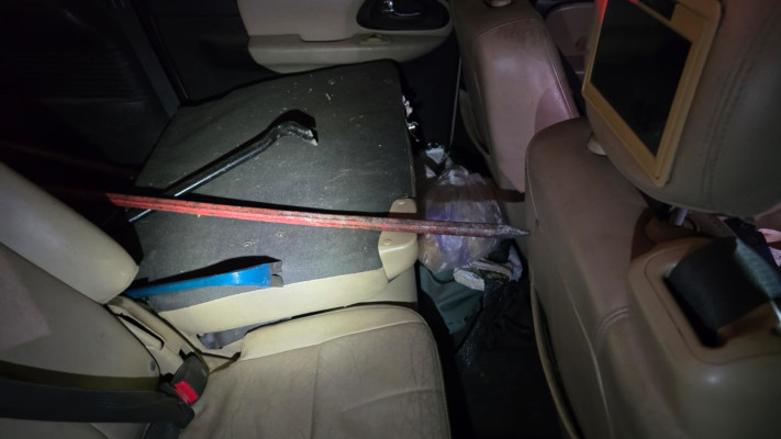 כלי הפריצה שנמצאו ברכב (צילום: דוברות המשטרה)