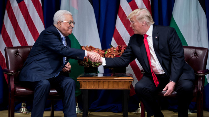 דונלד טראמפ, אבו מאזן (צילום: BRENDAN SMIALOWSKI/AFP via Getty Images)
