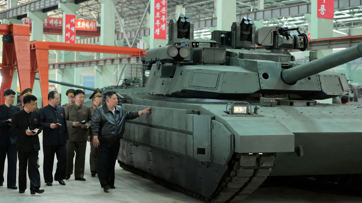 הטנק צ'אונמה־2 של צפון קוריאה (צילום:  Korean Central News Agency. KCNA via REUTERS)