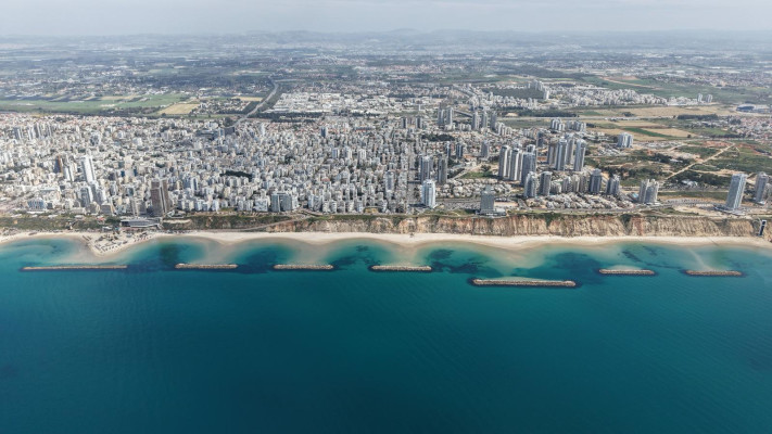 שוברי הגלים בנתניה (צילום: החברה הממשלתית להגנות מצוקי חוף הים התיכון)