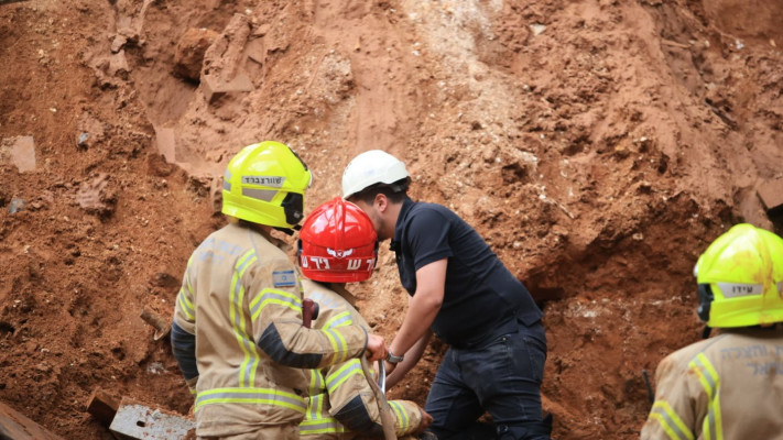 זירת האירוע ברמת גן (צילום: דוברות כיבוי והצלה)