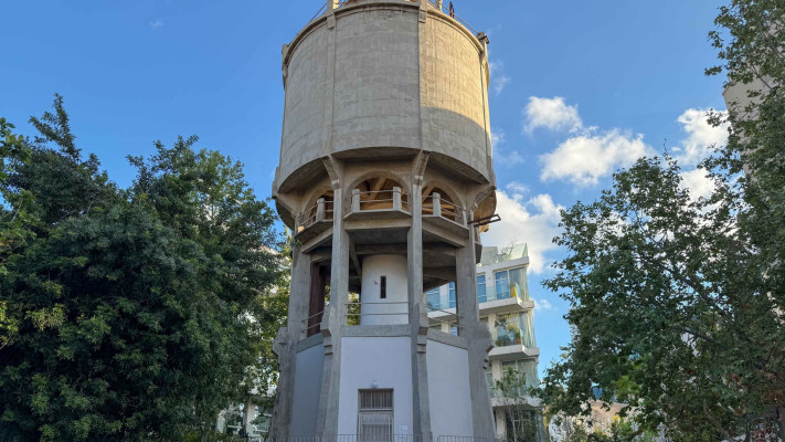 מגדל המים ברחוב מזא''ה בתל אביב (צילום: ליה בן נון)