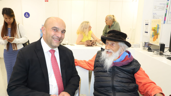 עקב אגם ופרדריק ז'ורנס (צילום: אבי קקון)
