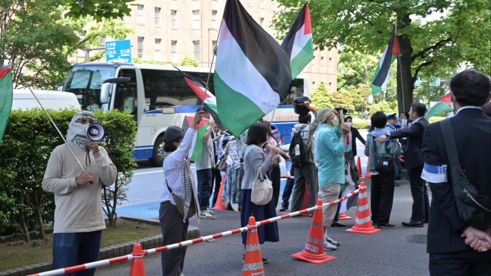 הפגנה נגד סער ביפן