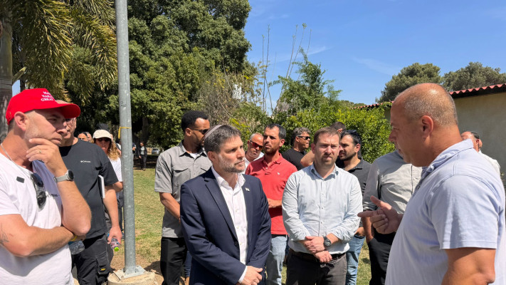 בצלאל סמוטריץ' בנחל עוז (צילום: ללא קרדיט)