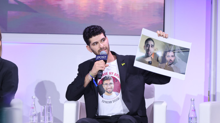 עילי דוד, אחיו של החטוף אביתר דוד, בוועידת הג'רוזלם פוסט (צילום: מרק ישראל סלם)