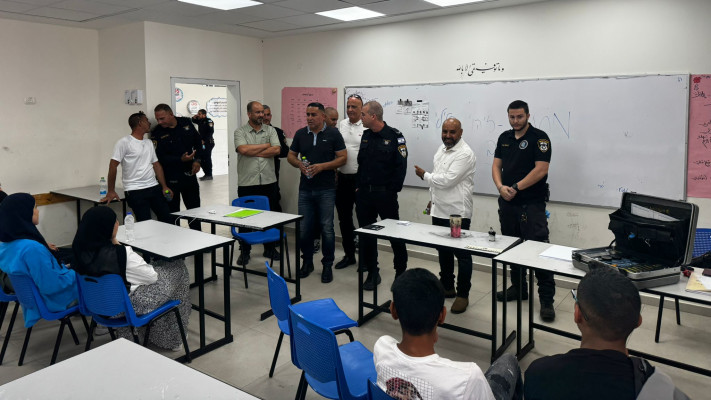 ביקור המשטרה בבית הספר בחורה (צילום: דוברות המשטרה)