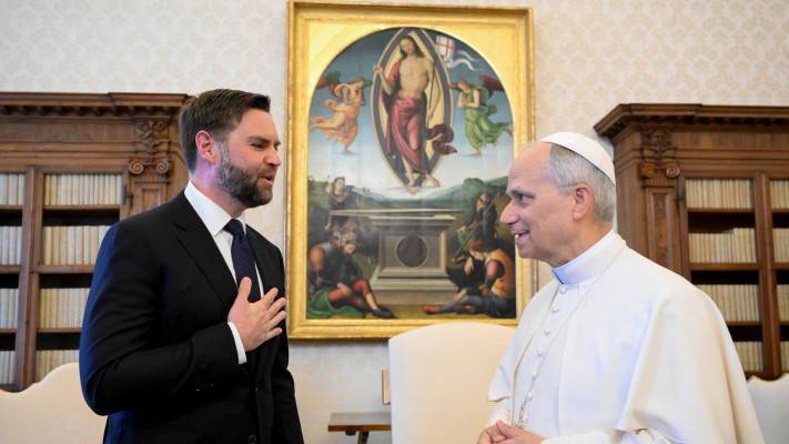 ג'יי די ואנס עם האפיפיור לואי ה-14