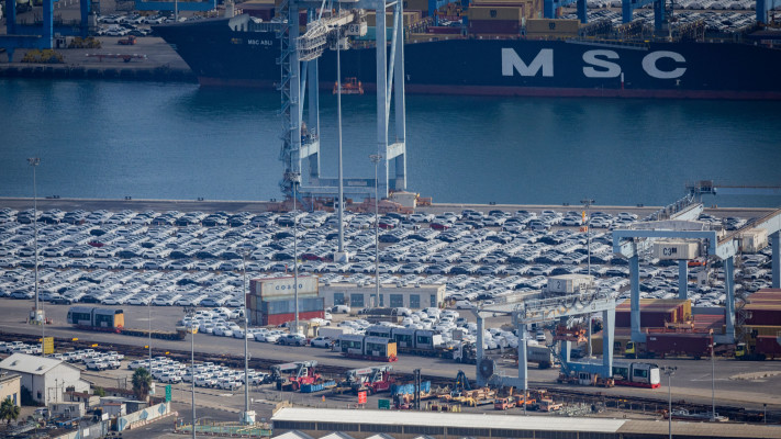 רכבים בנמל חיפה