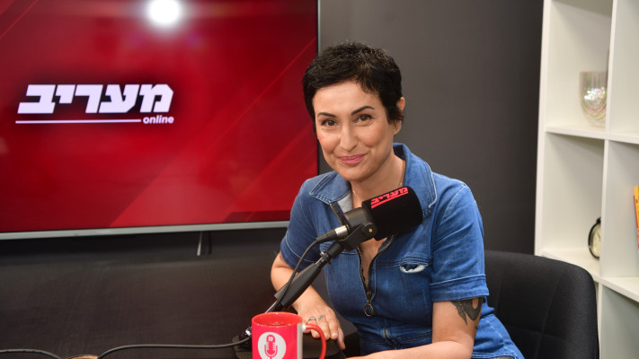 נטלי עטיה בפודקאסט של אבי שושן (צילום: אבשלום ששוני)