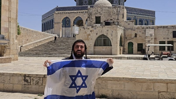 צבי סוכות בהר הבית (צילום: דוברות ח''כ צבי סוכות)