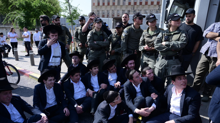 הפגנות נגד הגיוס