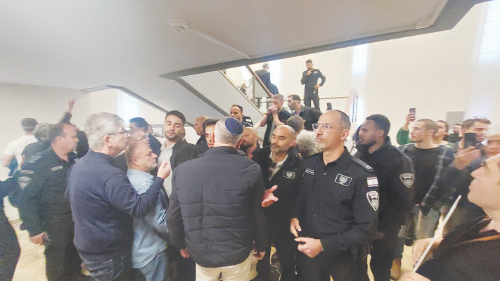 עימות המשפחות השכולות בכנסת