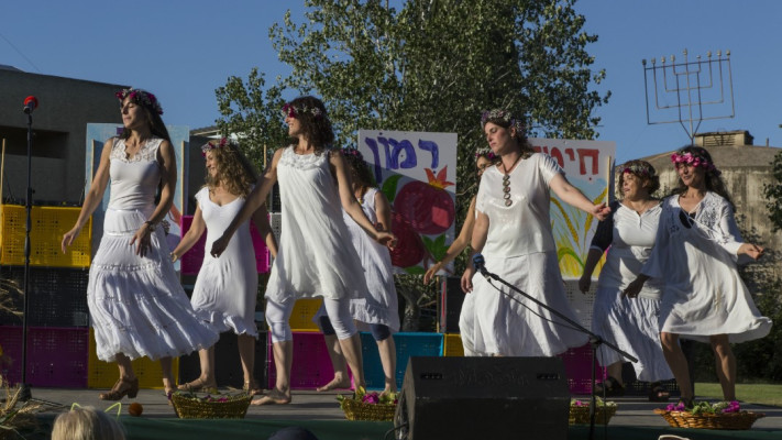 חגיגת ביכורים בקיבוץ (צילום: צילום פרטי)