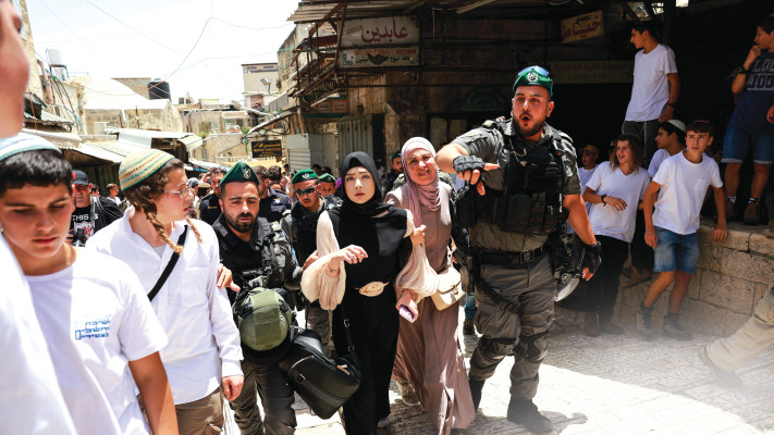 יום ירושלים בעיר העתיקה (צילום: REUTERS/Ammar Awad)