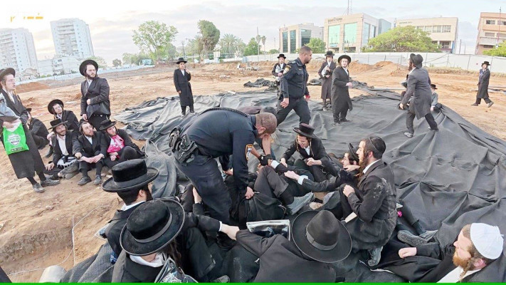 הפגנות באתר החפירות של חברה ''אאורה ישראל'' ביהוד (צילום: צילום מסך, שימוש לפי סעיף 27א' לחוק זכויות יוצרים)