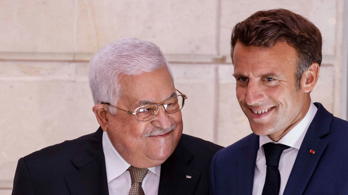 עמנואל מקרון, מחמוד עבאס (צילום: Ludovic Marin/Pool via REUTERS)
