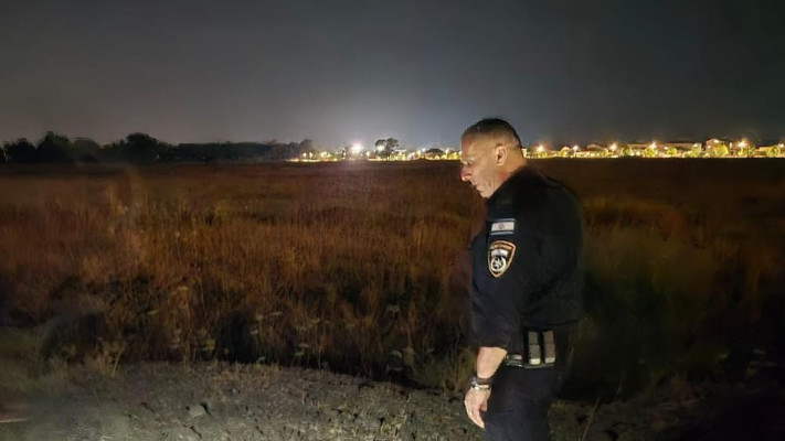 כוחות המשטרה בזירת נפילה בצפון (צילום: דוברות המשטרה)