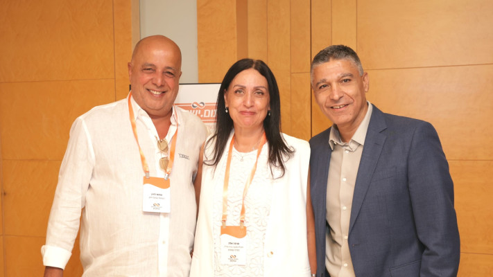 משה לארי, פנינה אלה ועמוס לוזון  (צילום: באדיבות בנק מזרחי טפחות)