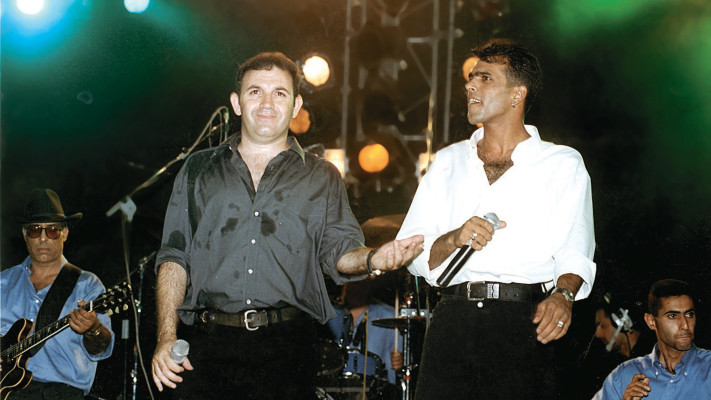 להקת אתניקס ואייל גולן (צילום: אדי ישראל)