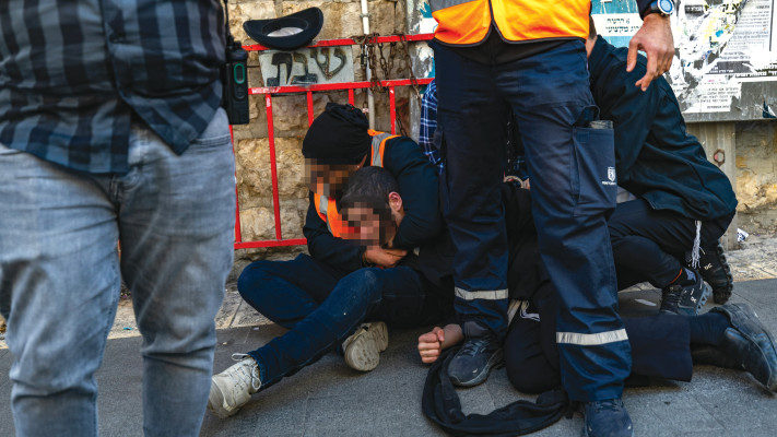 מסתערבים במאה שערים 2025 (צילום: חיים גולדברג/פלאש 90)