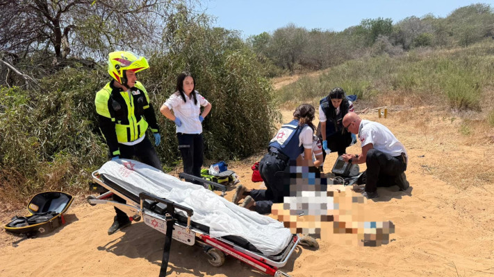 זירת האירוע בו נורה ילד בן 13 בראשון לציון (צילום: תיעוד מבצעי מד''א)