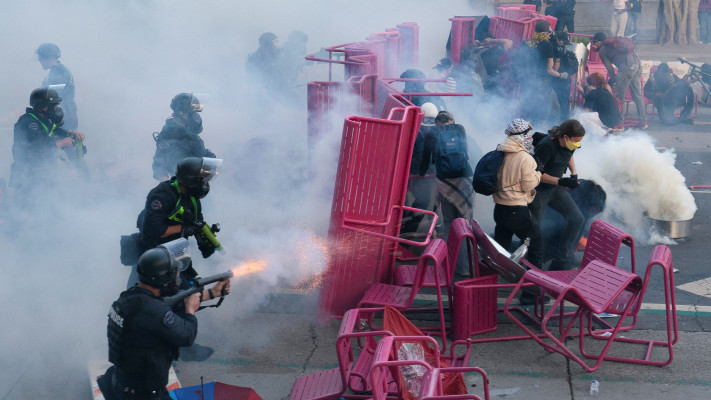 עימותים בלוס אנג'לס (צילום: REUTERS/David Ryder)