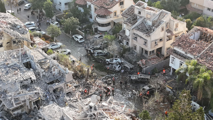 הנזק שנגרם בראשון לציון מפגיעת הטיל האיראני (צילום: עיריית ראשל''צ)