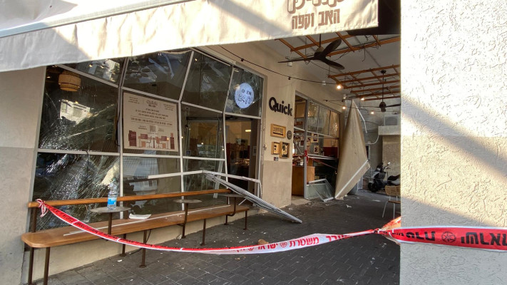 נזקים בחנויות בתל אביב לאחר התקיפה האיראנית (צילום: אבשלום ששוני)