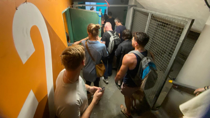 מקלט תת קרקעי בבזל, תל אביב (צילום: אבשלום ששוני)