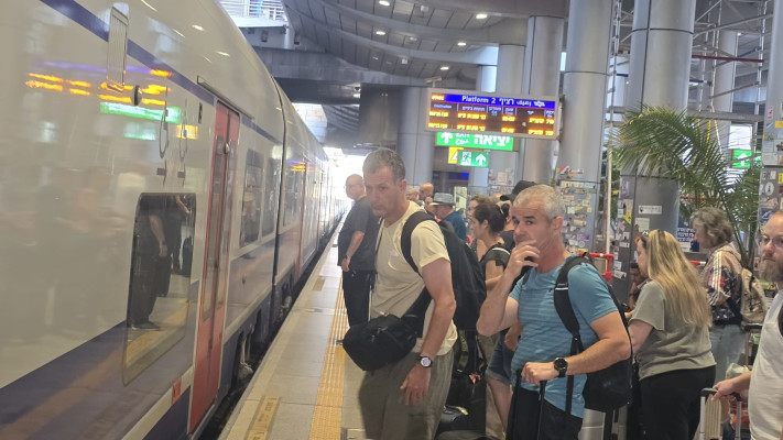 השבים בטיסת החילוץ (צילום: רכבת ישראל)