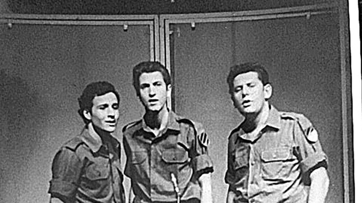 אבי טולדנו (משמאל) בלהקה צבאית (צילום: אפי וייס)