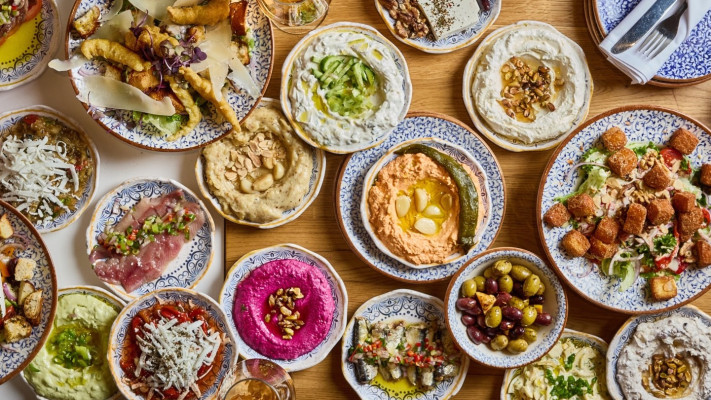 מסעדת סלון יווני  (צילום: יהונתן בן חיים)
