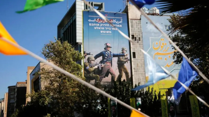 כיכר פלסטין בטהרן. שלטי ענק בשנאה לישראל וארה''ב (צילום: רשתות חברתיות)