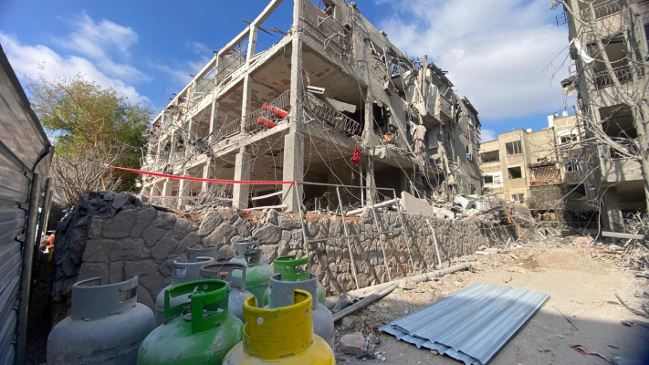 זירת ההרס ברמת גן מנפילת הטיל ברמת גן  (צילום: אבשלום ששוני)