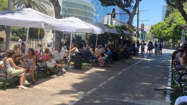 בית קפה בתל אביב (צילום: אבשלום ששוני)
