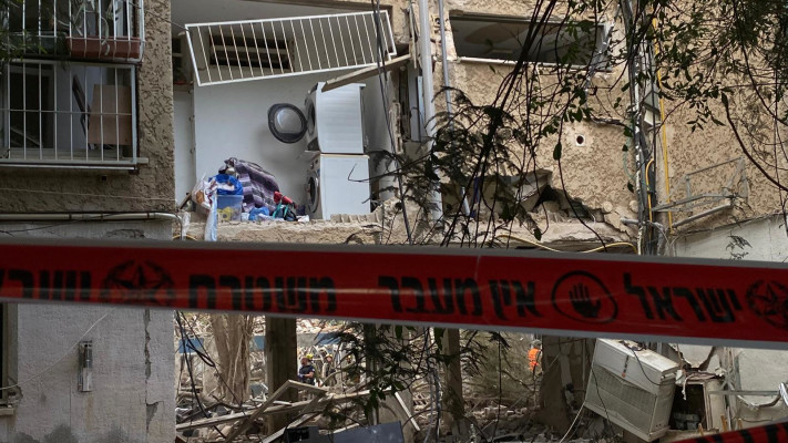 זירת הנפילה מחוז דן (צילום: אבשלום ששוני)