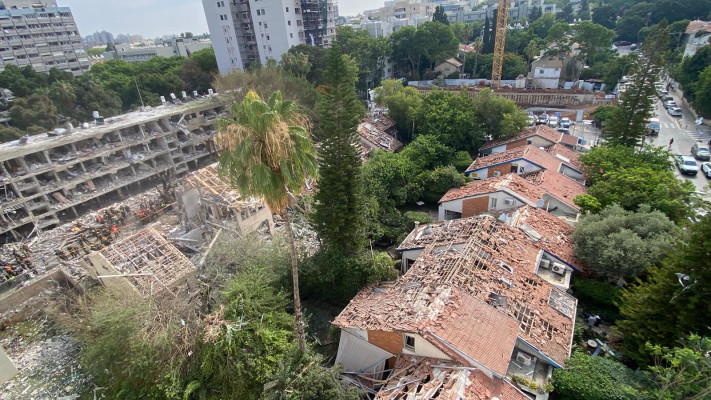 זירת נפילה בתל אביב (צילום: אבשלום ששוני)