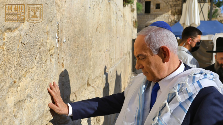 בכל פעם שנתניהו אומר \'\'בעזרת השם\'\' או רץ לכותל, תזכרו: הוא רק רוצה להמשיך לשלוט