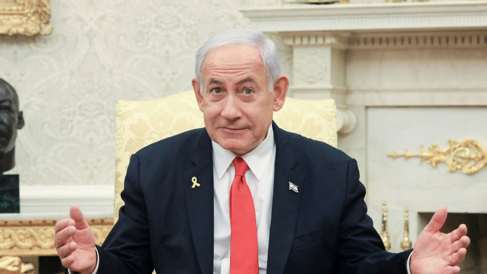הנוהל לחנינה - בידיו. בנימין נתניהו (צילום: REUTERS/Kevin Mohatt)