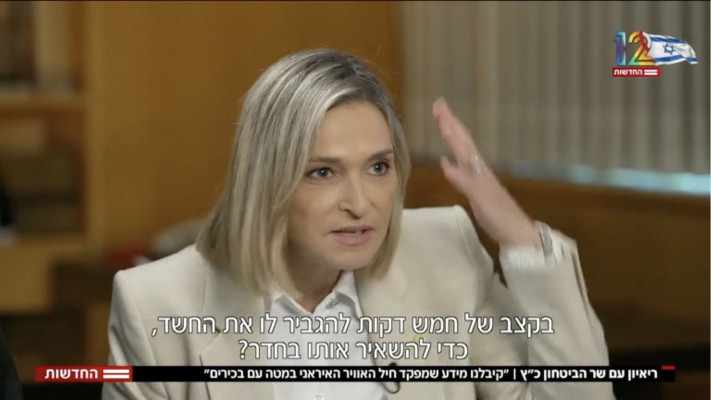 דנה וייס וניר דבורי מראיינים את שר הביטחון ישראל כ''ץ לחדשות 12 (צילום: צילום מסך חדשות 12)